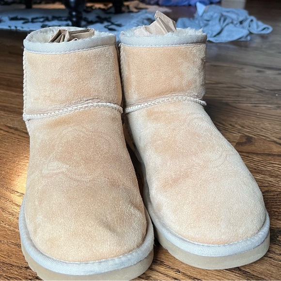 UGG Australia Boots - Picture 8 of 8